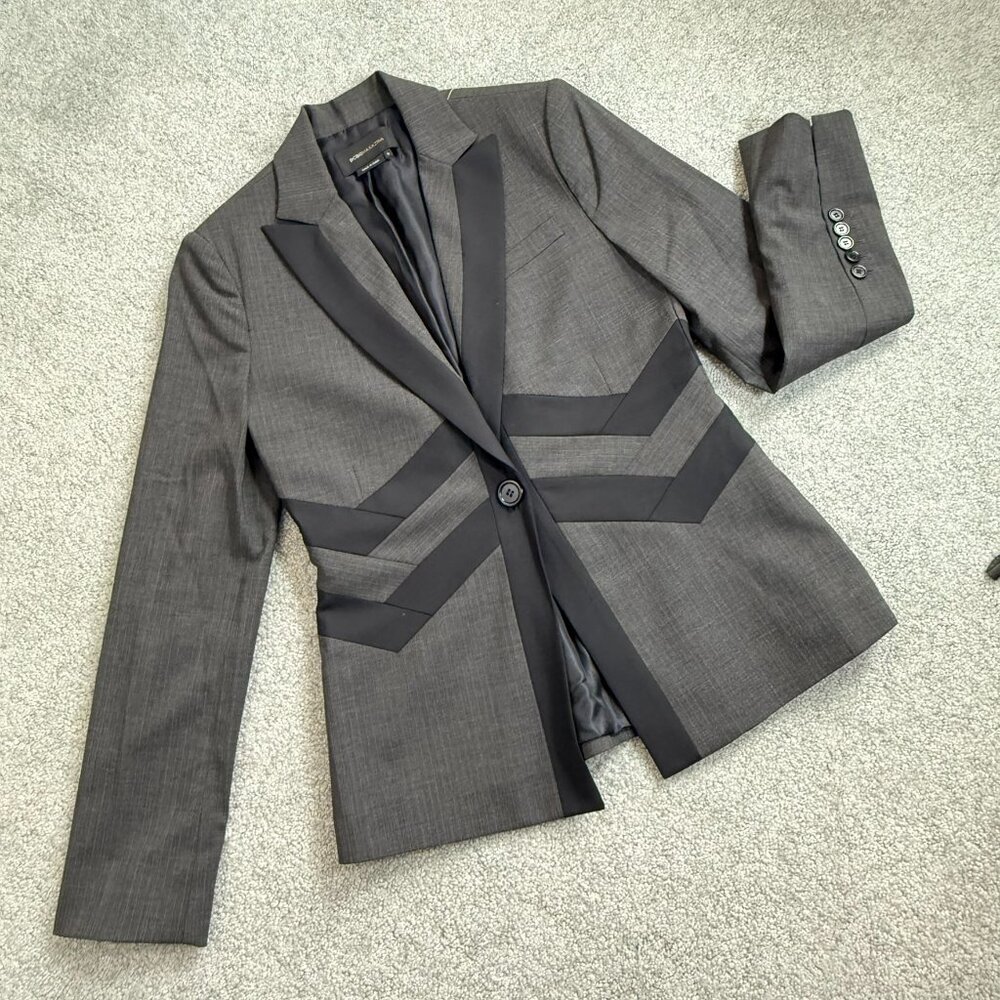 - BCBG MaxAzria Suit Gray Wool Blend Jacket Blazer Power Dressing Classy SMALL